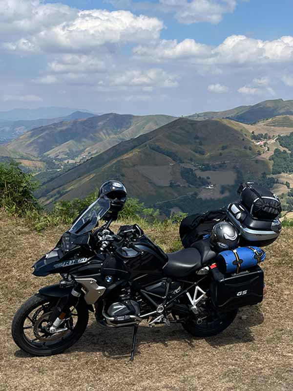 Notre moto actuelle chargée pour roadtrip en duo